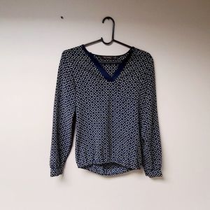 Women's Blouse Long Sleeve V-Neck See Through Pattern NWOT